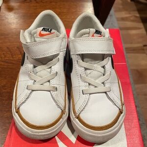 Nike Court Legacy Sneaker - Kids/ Toddler Black/White size 9